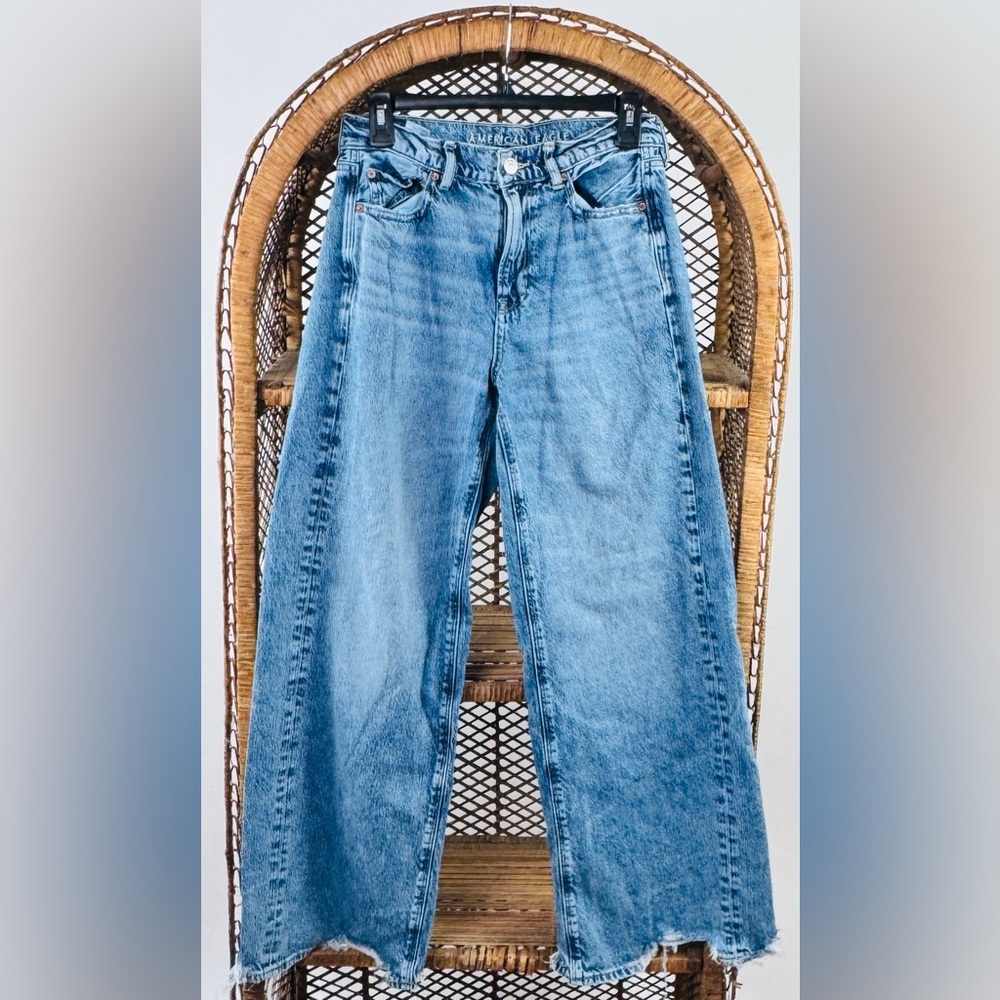American Eagle Super High-Waisted Baggy Wide-Leg Jeans — Size 4R - Picture 3 of 7
